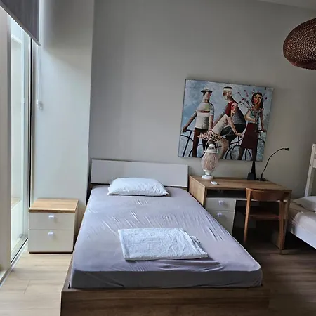 79a In Palase Himara